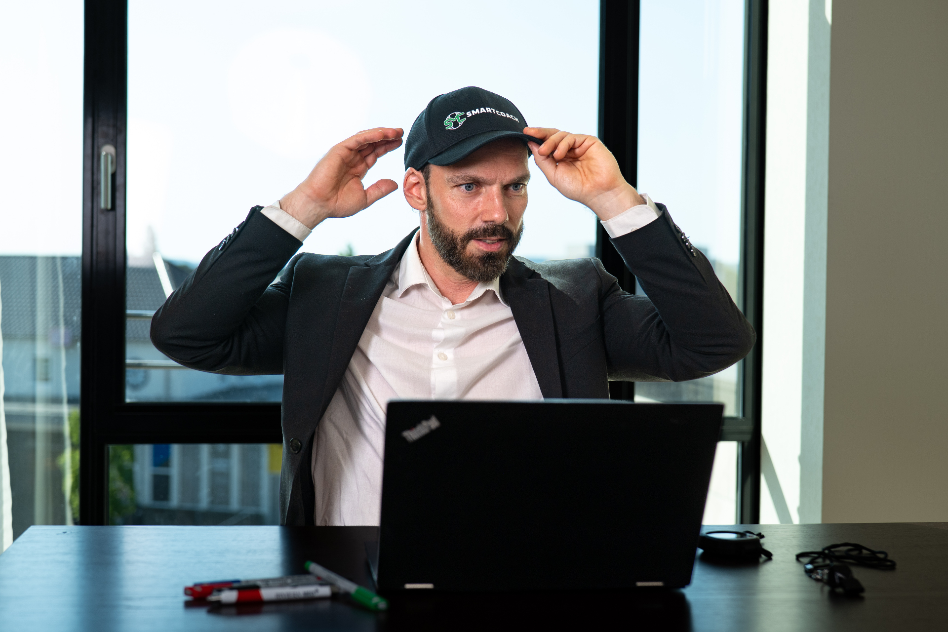 SMARTCOACH Trainingstrikots in der Kabine