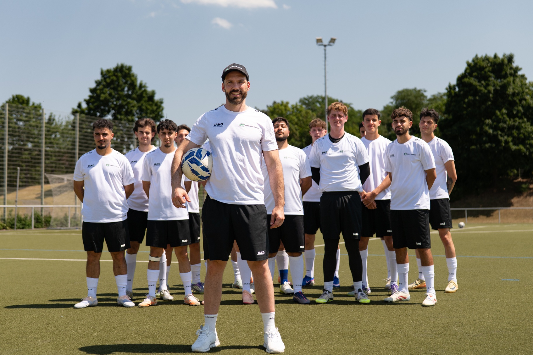 SMARTCOACH Trainingstrikots in der Kabine